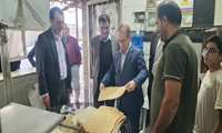  بازدید فرماندار به اتفاق اعضاء کمیسیون تنظیم بازار از نانوایی ها، عمده فروشی ها و فروشگاه های عرضه کننده کالاها و اقلام اساسی 