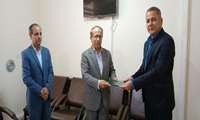 تقدیر فرماندار دیّر از رئیس واحد ثبتی برتر کشور با حضور در اداره ثبت اسناد و املاک شهرستان 